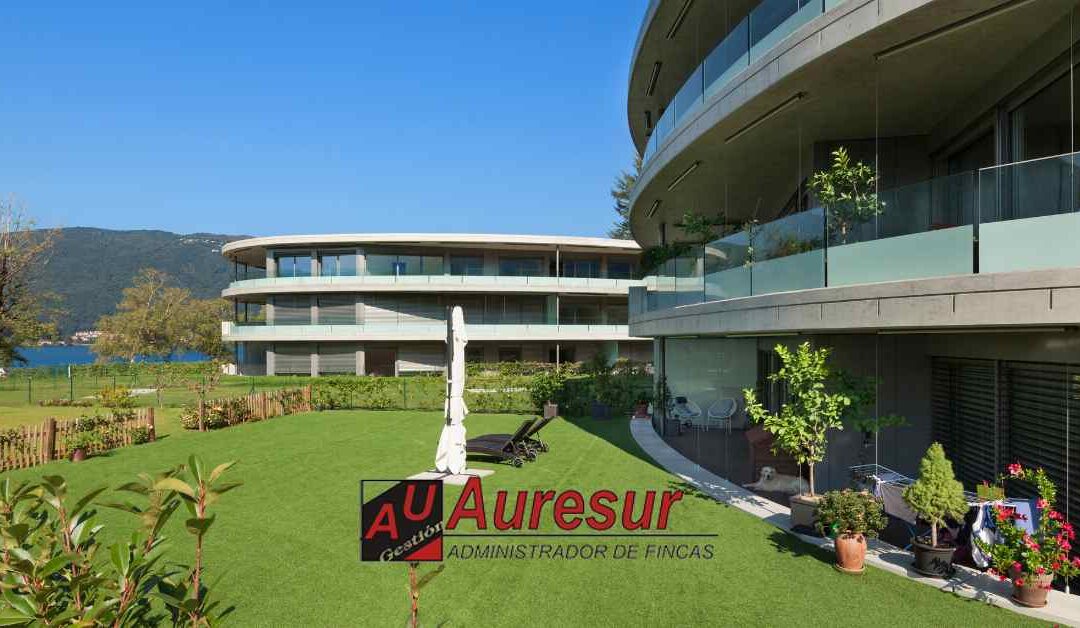 La Audiencia Provincial de Asturias obliga a un propietario a derribar el muro que bloqueaba el acceso al jardín comunitario